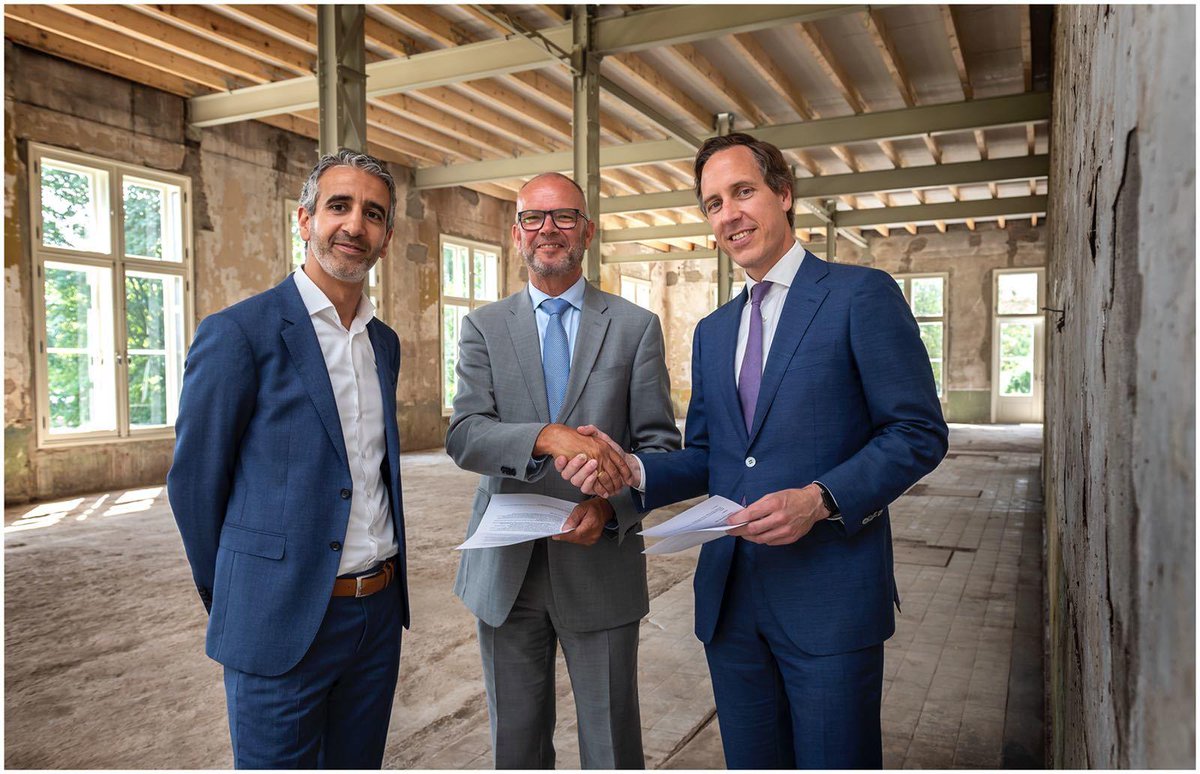 Vorige week tekenden Hembrug Zaandam (ABC Planontwikkeling en LIFE MAKES SENS) met de Gemeente Zaanstad een intentieverklaring voor de bouw van de eerste 100 woningen voor 2020 op het Hembrugterrein.