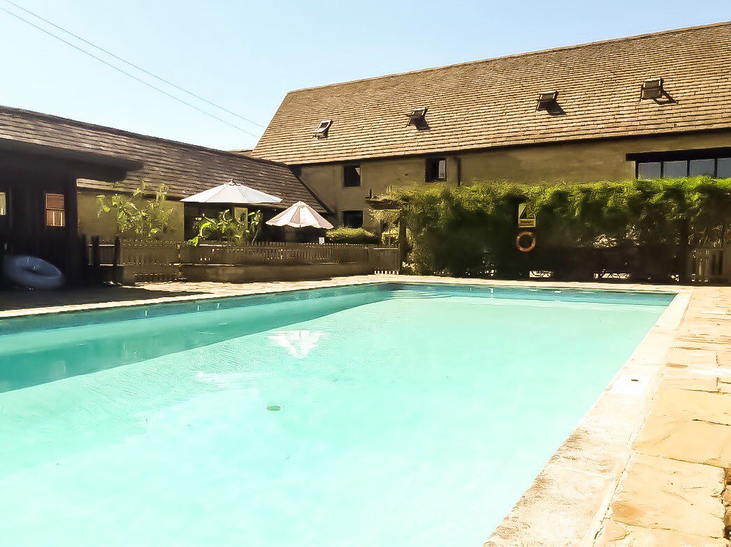 WortonPark's tweet photo. Caribbean or Worton Park? How is this for #MondayMotivation the pool is exclusively for anyone staying in our luxury holiday lets or a tenant at our business park. #heatwave #HeatWave2018 #poolside #swimmingpool #chillingpoolside #lunchtimeswim #cooldown https://t.co/RSf1EtLW7g