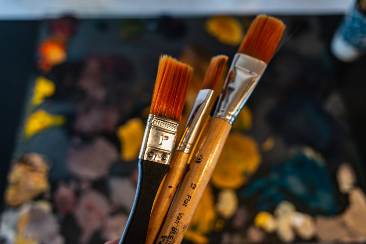 Sparkly clean brushes - tackling new projects. Have a great Monday everyone 😗 #art #artist