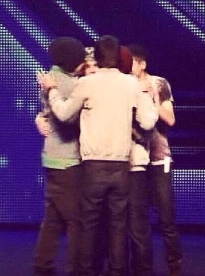 steveroguhrs's tweet image. proud is an understatement #8yearsOneDirection