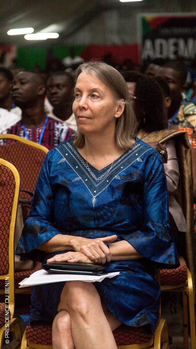 AurelieASZ's tweet photo. Sur invitation de @YaliTeam229, j’ai pris part, ce matin, au lancement officiel des Ateliers de la Démocratie (ADEMO 2018), organisés par @USEmbassyBenin au profit des jeunes leaders béninois impliqués dans le développement du Bénin. #ADEMO2018 https://t.co/ZH0Q2obLPQ