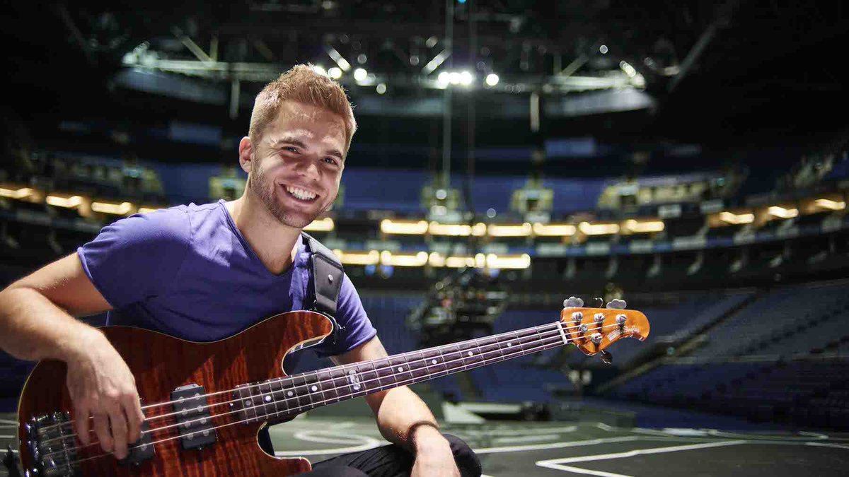esnyaabbi's tweet photo. please can we also take today to appreciate sandy beales, josh devine, dan richards and jon shone. One Direction wouldn’t have been what it was without them. #8YearsfOneDirection https://t.co/l0nchULAgn