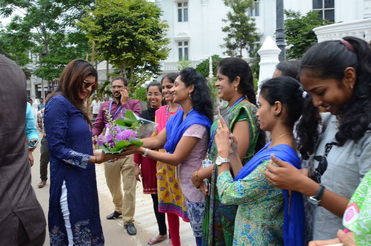 peoplemediafcy's tweet photo. #WifeOfRam Running Successfully. The team visited #AVNInstituteOfEngineering  Thank you all for such an amazing response.
#TGVishwaPrasad @vivekkuchibotla  @LakshmiManchu  @priyadarshi_i  @VijayYelakanti @Gsamratreddy  @AadarshBKrishna #PeopleMediaFactory https://t.co/LDAV7izMC0