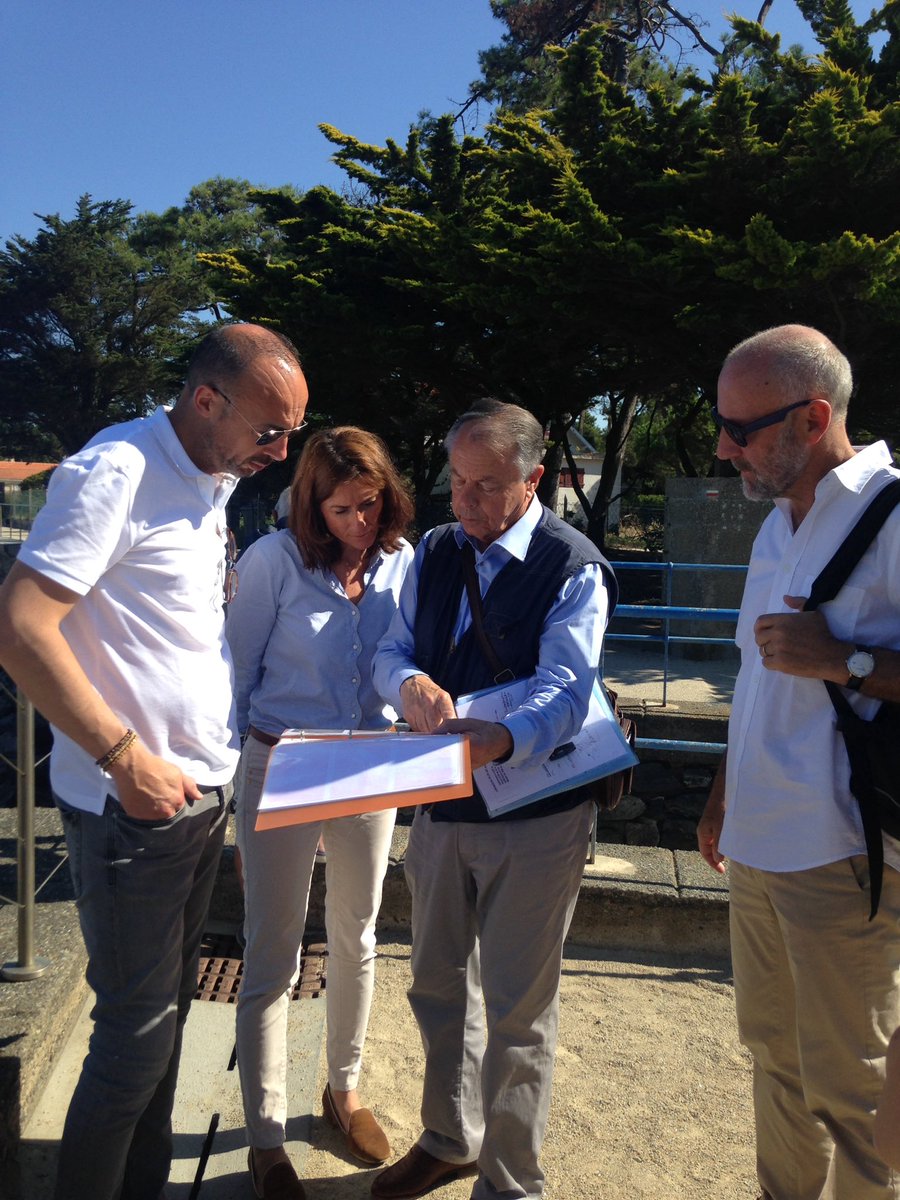 YHaury44's tweet photo. 🌊déplacement aujourd'hui de la #MIPClimat dans le #PaysdeRetz avec un passage à St-Brevin sur la plage du Ralliement et son mur de protection #littoral https://t.co/D5fHGx4acN