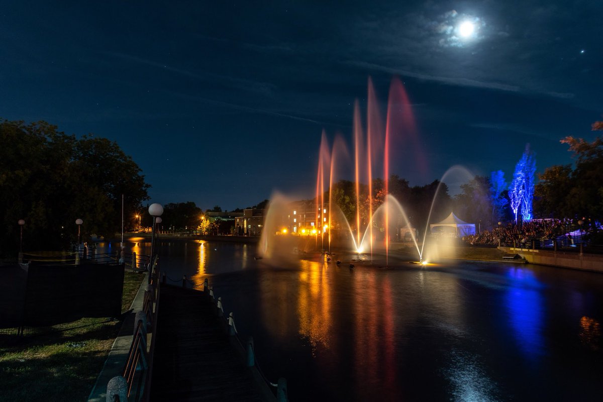 jpeltzer's tweet photo. A few more shots from #Agwata on Saturday night. Shows are twice nightly (9:30 and 10:15) near Brasseurs du Temps in Gatineau. Seats optimized to see projections are $7. #OutouaisFun #MyOttawa https://t.co/mqD3qjsXeE
