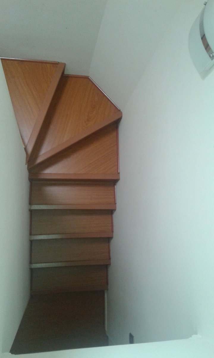 Proyectostfc's tweet photo. Piso flotante instalado en escala $290.000-
Instalación incluye:
Piso flotante a elección 8mm
Nariz de gradas 
Junquillos 
Adhesivo 
Decoración 

Presupuesto sin costo a contacto@pinturasyflotantestcf.cl
Whatsapp:+56965923182
Instagram: @construcciones.tcf https://t.co/assZlP1UGU