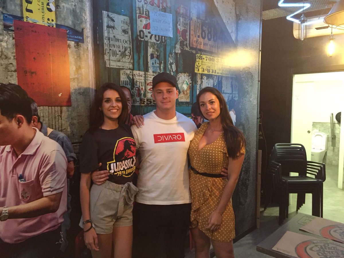 padthaiwok's tweet photo. En 🔥#PTWJerez🔥 hemos recibido la visita de dos extronistas de #mhyv, RuthBasauri @ruthbasauri y Sarai Sanchez que han disfrutado junto con amigos de una buena comida #thai en nuestras terrazas de Jerez
¿Se habrán declarado ya #PTWAddicts?🔥🌶️
¡Gracias por la visita!❤️ https://t.co/iX3wxp6vmi