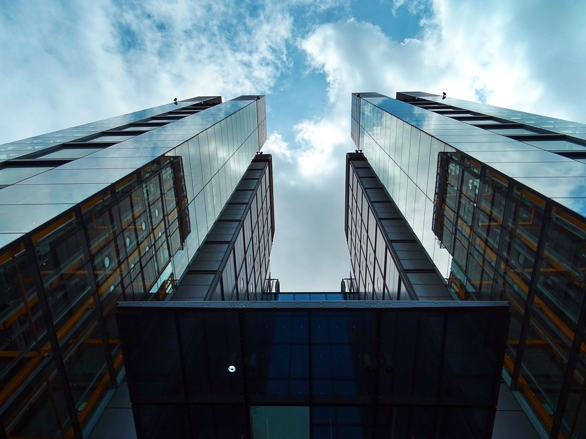 SimfieldAccess's tweet photo. #RopeAccess is a specialist access #technique that utilises harnesses, anchors, and multiple ropes in order to effectively provide manned #access to difficult to reach locations.

Here are 10 benefits of Rope Access for Building Maintenance &amp; Construction: https://t.co/P8GJMFCJRL https://t.co/MxTjMojAGf