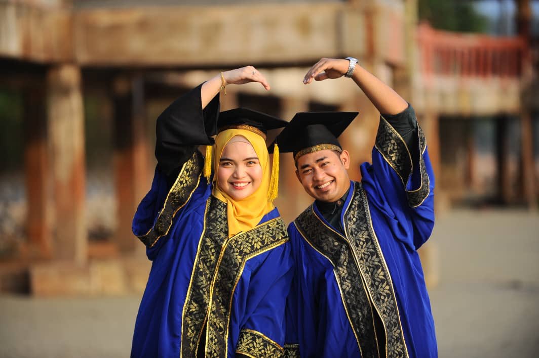 Alhamdulillah after 3 years and now im officially graduate Diploma In Secretarial Science 👩🏻‍🎓🎉 #konvopolipd #polipd27 <a href="/twtPoliPd/">Politeknik Port Dickson</a>