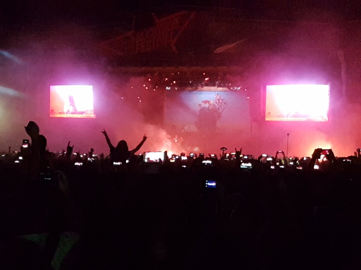 stedi78's tweet photo. Τρούπερ, γαμώ #rockwave2018 https://t.co/N60qQIC24G