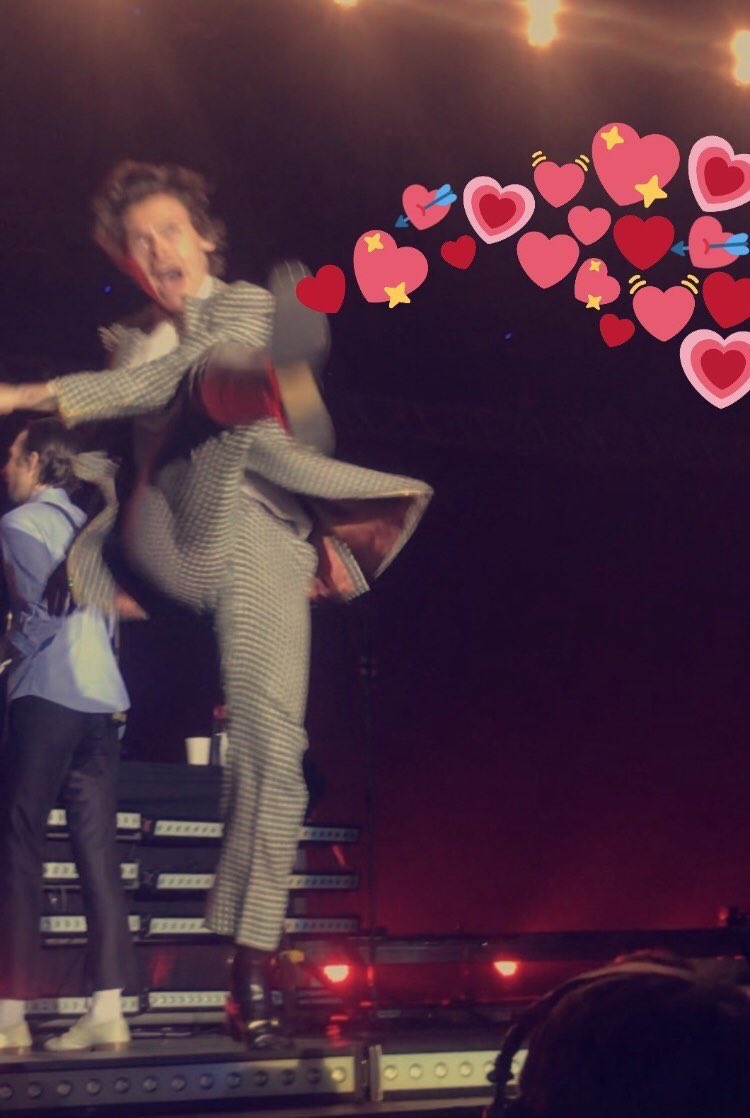 chris_00900's tweet photo. @danica_tommo @PERFECT_GIRL_1D Я вас всех так люблю, что убить готова на месте 😂 https://t.co/3htRSQZPho