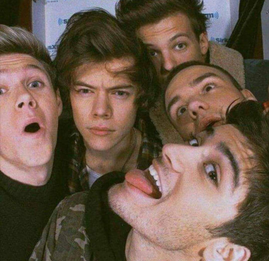 #8YearsOfOneDirection 8 Yılın Şerefine beee👑👑👑