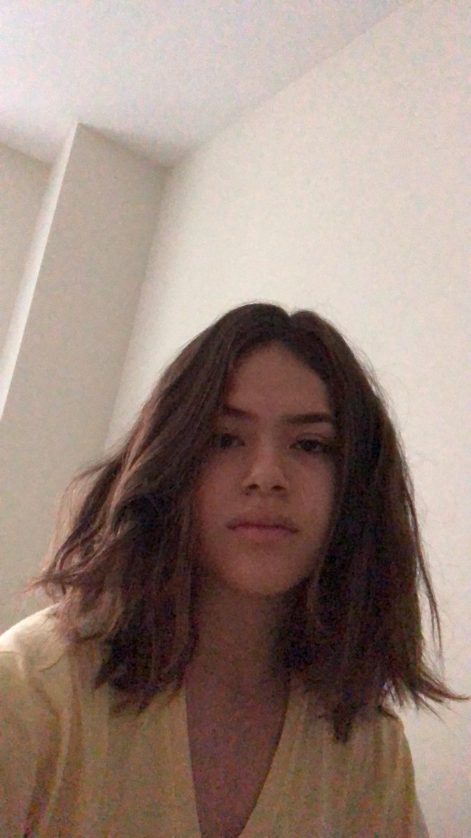 maisa's tweet image. tive uma noite mt ruim, nconseguia achar posição pra dormir e dormi de cabelo molhado pq eu n trouxe secador