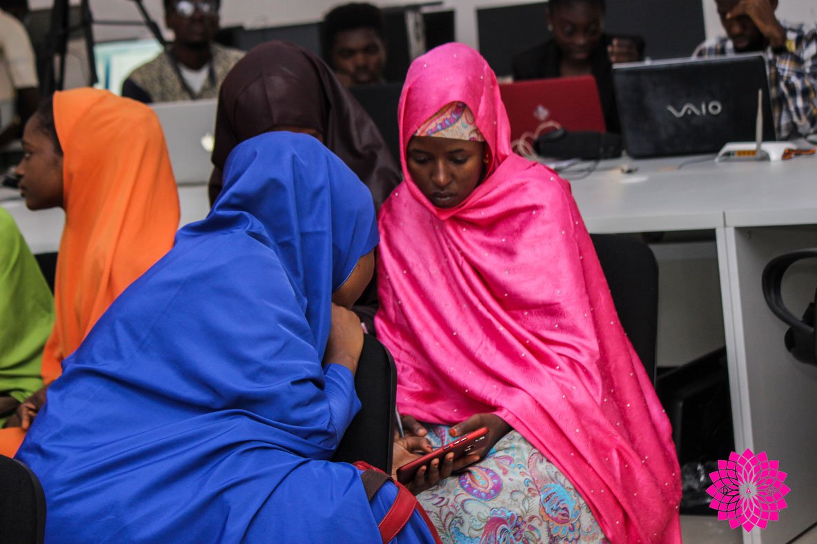 WomanDigital's tweet photo. Trainees engaging with themselves and sharing about their businesses #BUILDYOURBUSINESS 
Sign up for FREE #DAWConference here 
https://t.co/AiBbE7lQOQ
 
#TrainedByDAW #ClickonKaduna @KadHub  @KDMobp @WomanDigital #selfawareness  @GovKaduna #Training #DigitalAfricanWoman @K_hadi8 https://t.co/R433DScW5L