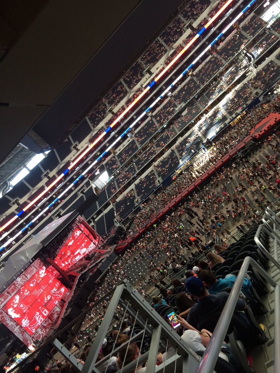 AlexisxMarie133's tweet image. August 24th 2014 💘

~Dallas Texas~ 

#8yearsOneDirection