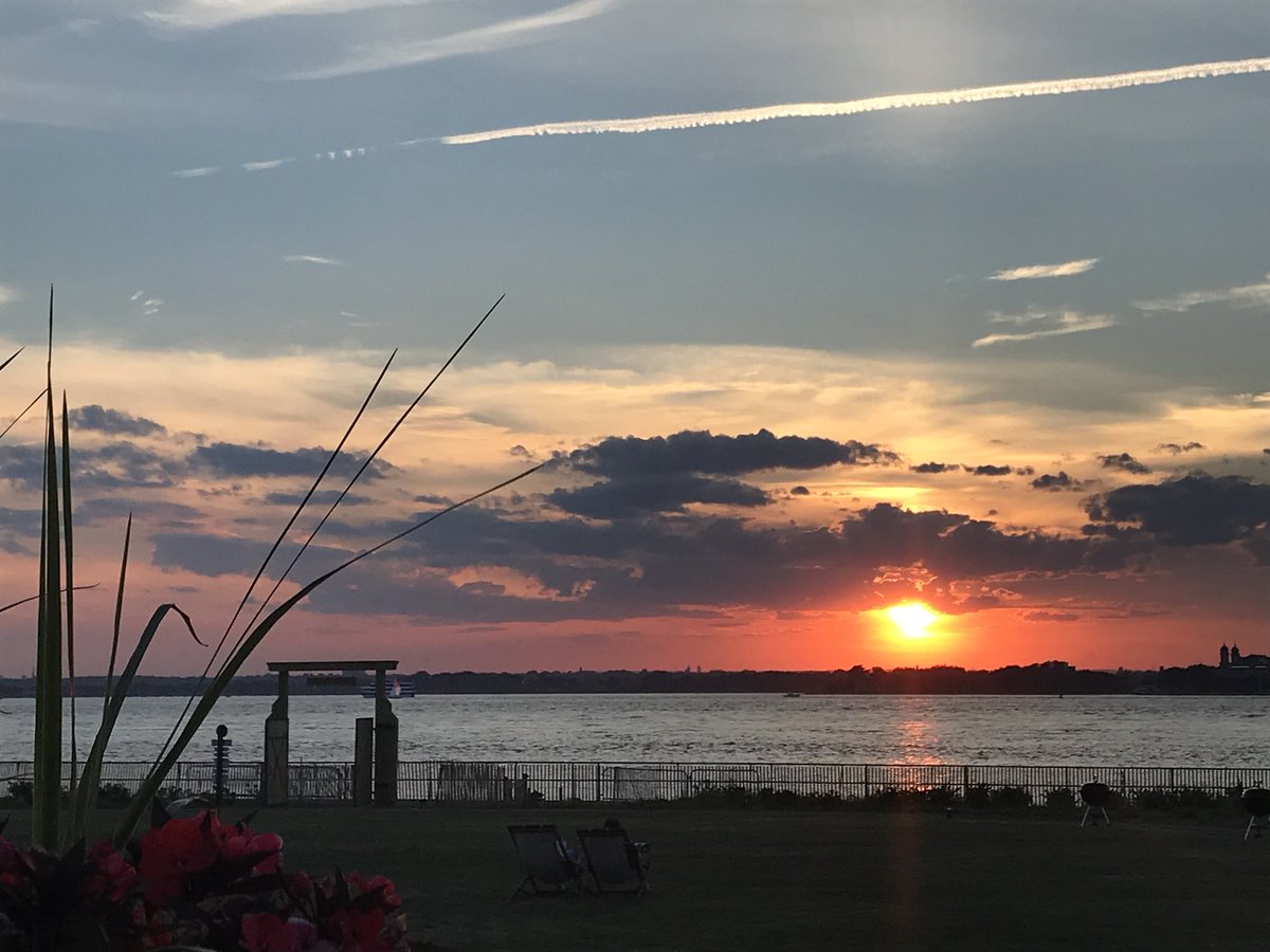 TourGuideNY's tweet image. Governor’s Island Sunset #ny1pic @NY1 @Gov_Island