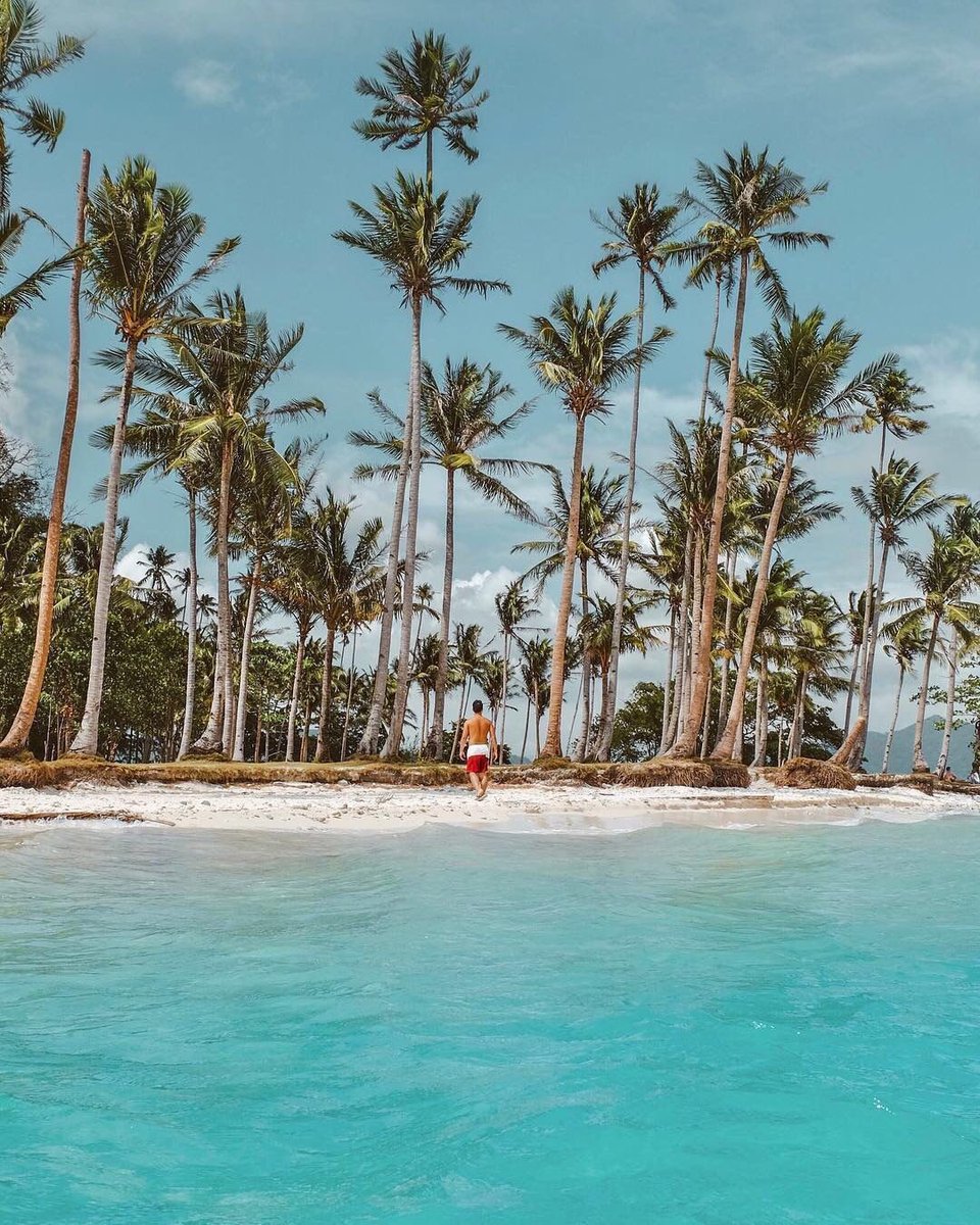 Monday has come back around and we have some serious weekend #blues! So join us in staring at this tropical paradise, because if we wish hard enough we might just end up sitting on that #beach! 🏝️⠀
📸 <a href="/thomito12/">YasumaW</a>
