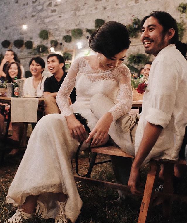 NZeane's tweet photo. gw cmn pgn nikah di halaman belakang , ngumpul ma tmn dkt &amp; klrg sambil nge bir , akustikan , ky nikahan rara sekar 

se sederhana itu nikah impian gw https://t.co/8rwksSZY5J