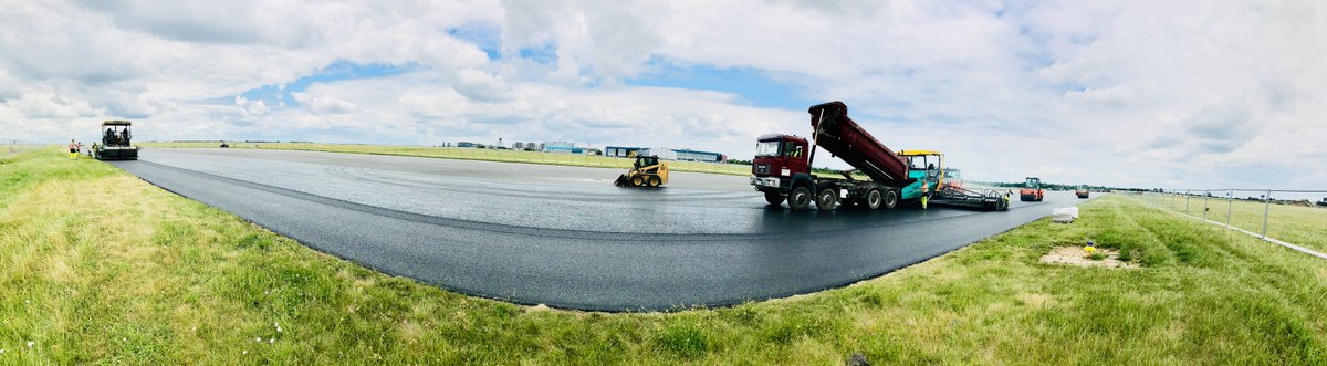 GrupaORLEN's tweet image. .@PragueAirport obsłużyło w ub. roku ok. 15 mln pasażerów. Taki ruch wymaga najlepszych rozwiązań. Dlatego pas startowy zmodernizowano naszym innowacyjnym #asfalt.em ORBITON HiMA z płockiej rafinerii. Gwarant. on wysoką odporność i długi czas bez remontów bit.ly/2uVK2MN
