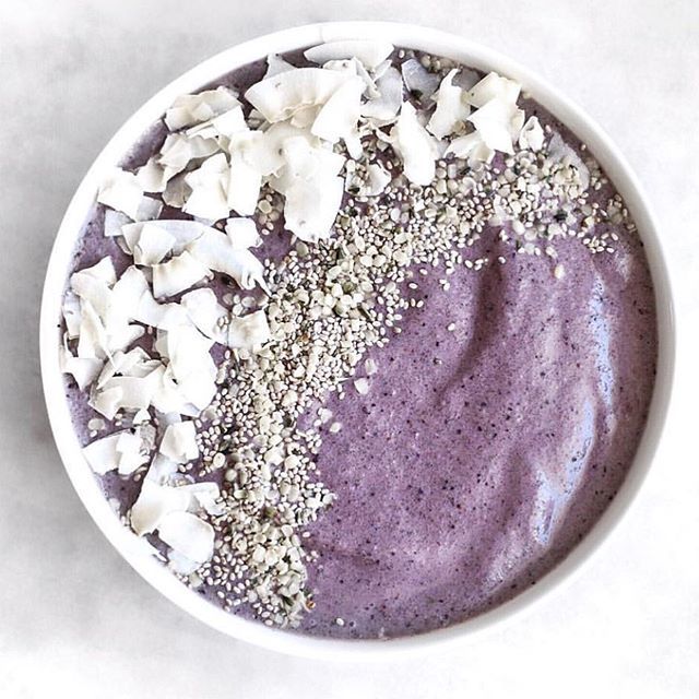 froozeo's tweet photo. Starte Deine Woche richtig mit einem leckeren Superfood Smoothie Bowl 🤤Danke für das Bild @bycarinajung ✨
.
.
.
#froozeo #superfood #healthylifestyle #healthyfood #smoothie #superbowl #smoothiebowl https://t.co/5ZtXfiyeXG https://t.co/azZk2CLRuA
