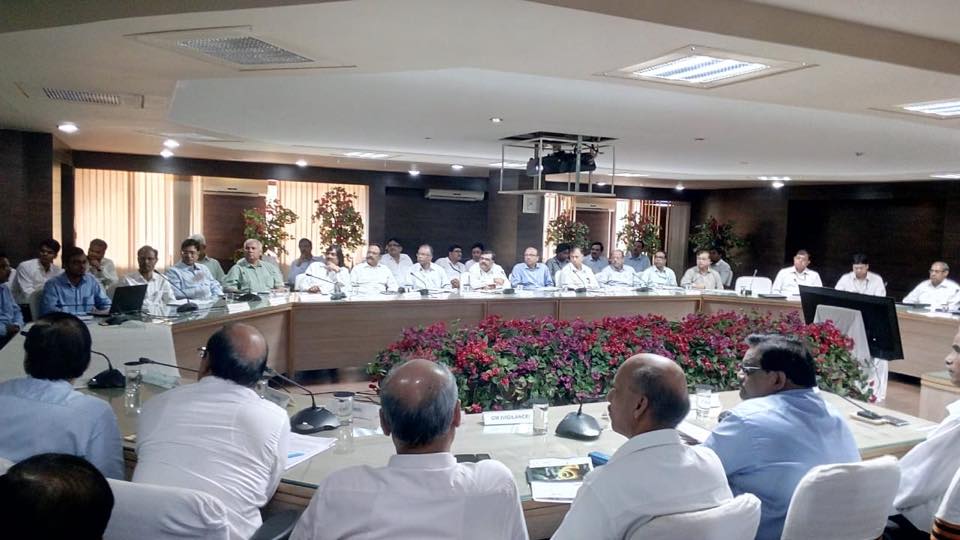 CoalIndiaHQ's tweet photo. Dr. Inder Jit Singh, Secretary, MoC, GoI,  chaired a review meeting of CMPDI  at Ranchi. Shri. A. K. Jha, Chariman, CIL, Shri. Shekhar Saran, CMD, CMPDI, Shri. A. Upadhyay, Joint Secretary, MoC, Dr. A. Sinha, Advisor(Coal) &amp; other senior officials of CMPDI HQ were present. https://t.co/lOGL4dlg6a