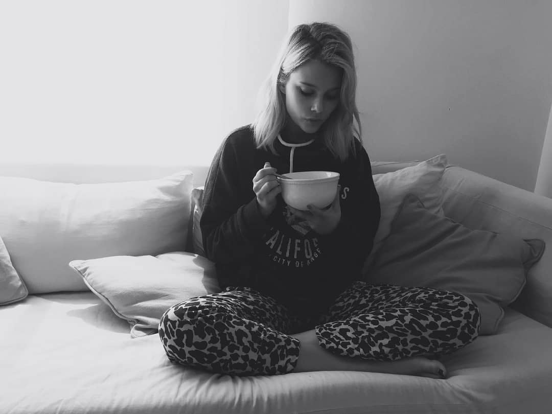 PRINCESAMBSMITH's tweet photo. Acordar assim ☕️
📸: @TIMIDANINA https://t.co/Do6leyXZTh