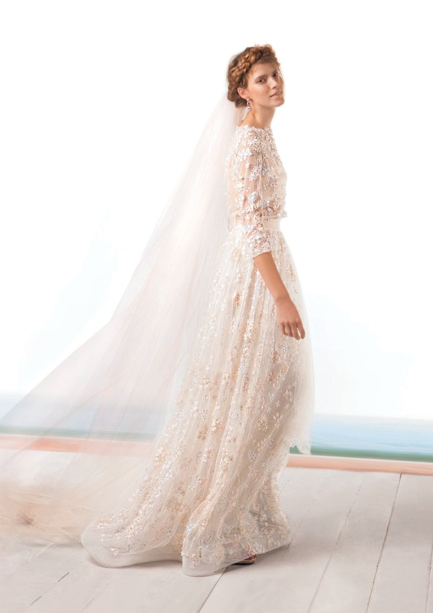 ToHaveToHolds's tweet image. Everything must appear natural and relaxed, but nothing have to be left to chance. A modern, seductive and essential bride is the Sposa di Giò. Visit lesposedigio.com