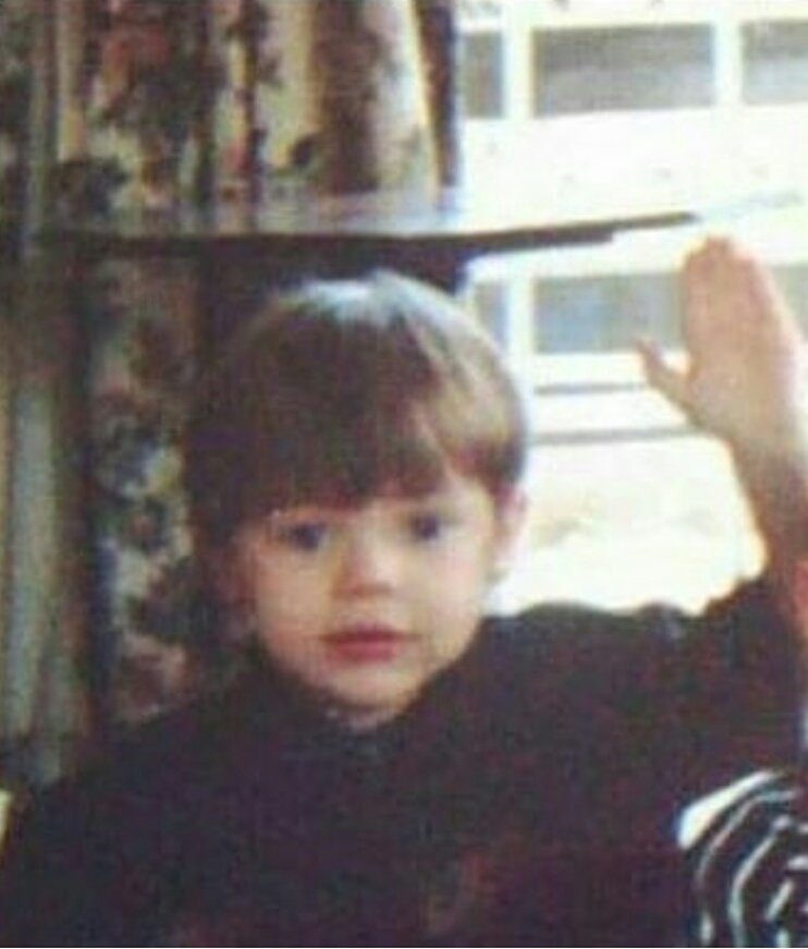 moncherriea's tweet image. If something doesn't happen by the end of the night sis I stg imma commit a crime 
#8yearsOneDirection #8YearofOneDirection