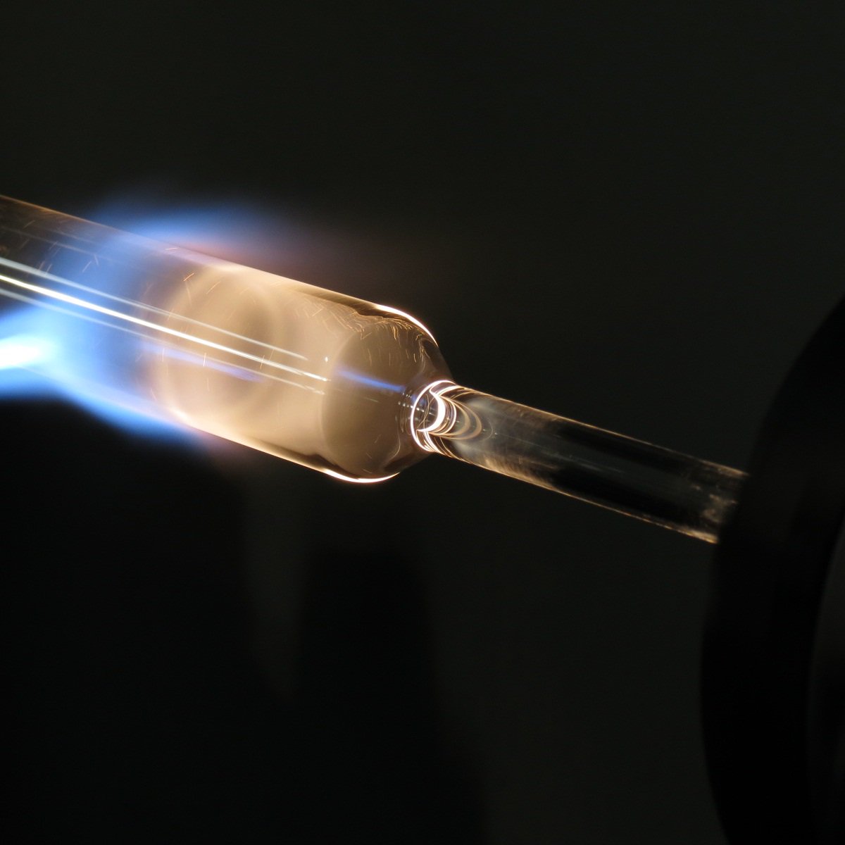 AlphaCureLtd's tweet photo. UV curing enables printers to get fantastic results when printing on many different kinds of substrates... #uvcure #UVprint #uvlamps #printisnotdead #print Alpha-Cure is the world's leading supplier of medium-pressure mercury lamps https://t.co/E7NSkqUWV5