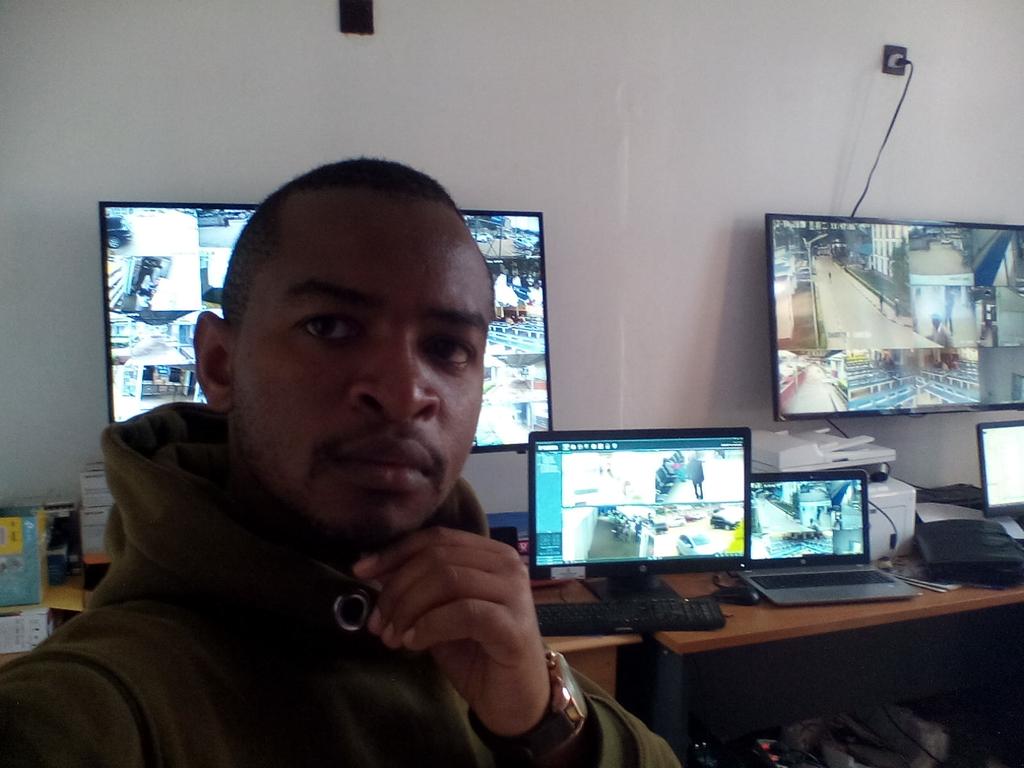 EricMuvea's tweet photo. The H.U.B #CCTV #hikvision #dahua #easyN #IPcameras https://t.co/s55pY9myfw
