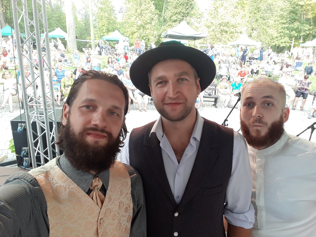 BezPVN's tweet photo. Paļdis vysim kas atguo pazaklausēt myus Lūznavys muižā. :* https://t.co/IvsklL1OLc