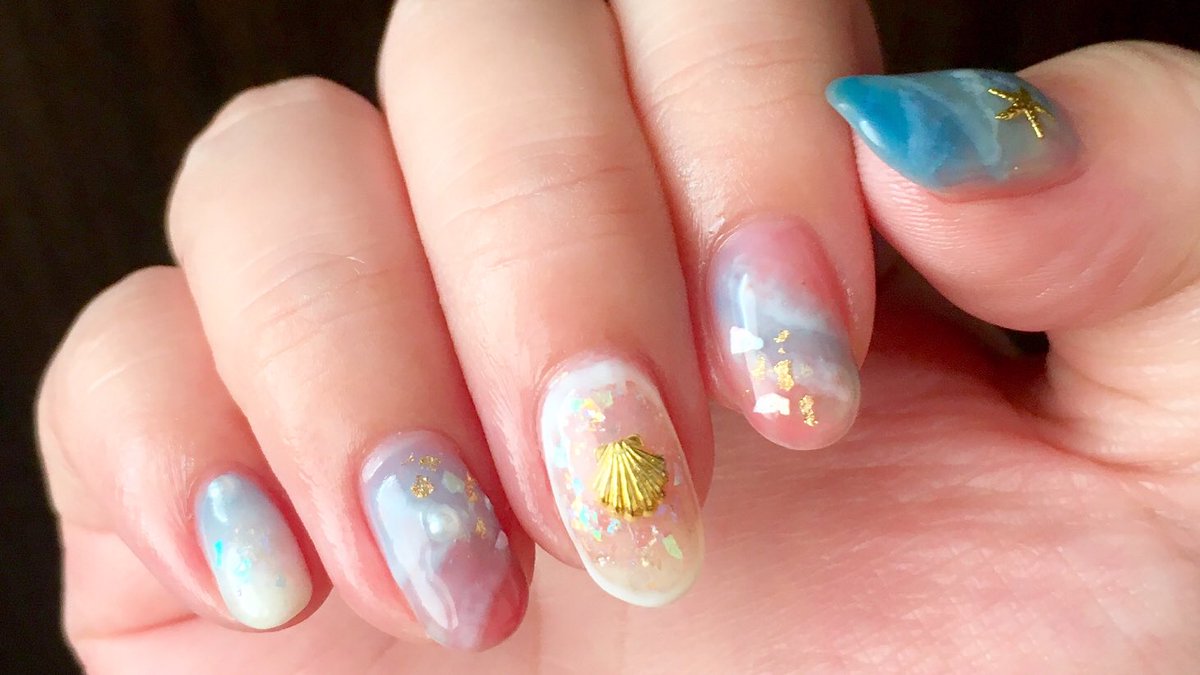 まよ セルフネイル 海ネイル インスタで仲良くしてもらってるさおりちゃん Saorin U と完全縛りネイルしました クリアブルーとクリアピンクで簡単波打ち際風ෆ セルフネイル Selfnail ネイル Nail 夏ネイル 波打ち際 波打ち際ネイル
