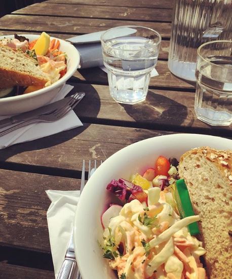 wilfscafe's tweet image. A popular dish at Wilf's is our very simple, but incredibly tasty Salad Bowl. Simply made up of a selection of todays salads with crusty bread 😋. Hummus and prawns can be added for an additional couple of pounds! 

#FreshLocalProduce
#LakeDistrictCafe
#SimpleButTasty