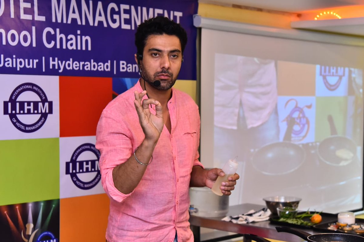 IIHMHOTELSCHOOL's tweet photo. 1st leg of #IIHMFoodFundas held at #IIHMPune by @ranveerbrar was something which our students were in complete awe of.
Next is #IIHMBangalore, tomorrow!
(2/3) https://t.co/wtQTKw4p8q