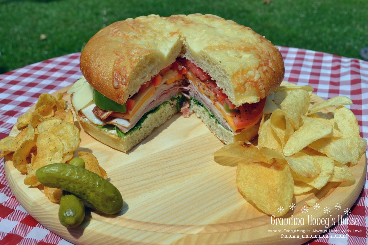 grandmapam01's tweet photo. Picnic Foccacia Sandwich. Perfect for summertime meals. On the blog today. https://t.co/I1hWKMjmvf #PaneraBread #sandiwches #picnics https://t.co/FRV3ketCx7
