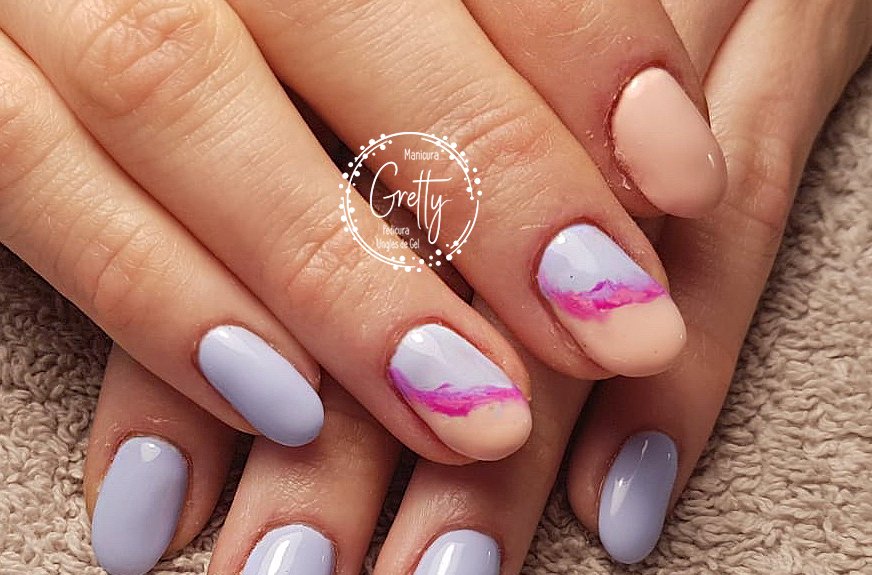 GRETTY_MANICURA's tweet photo. Lunes... y nos ponemos artísticas con este #nailart de combinación de colores 💅
#purplenails #uñaslilas #uñasnude #nudenails #uñascondecoracion #deconails #ideasdeuñas #nailstoinspire #inspiraciondeuñas #decoraciondeuñas #nailsoftheday #nailartist #nailsbygretty #grettymanicura https://t.co/RsJsTExmqt