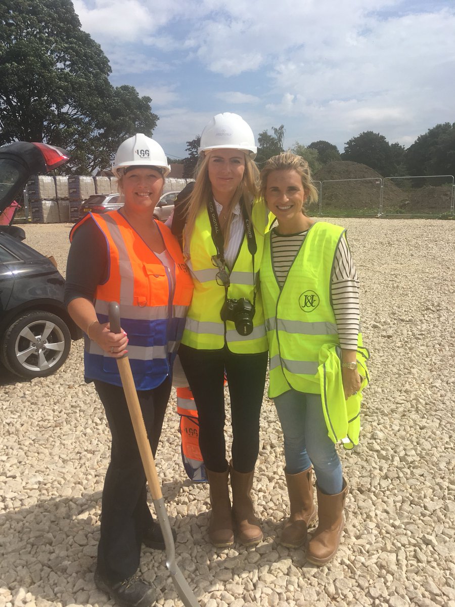 JennieHollandpr's tweet photo. Onsite today with @Jackson_Living and @LGG_Projects at The  Parklands development in #lincoln taking pics and writing content at the sod cutting ceremony 📷 https://t.co/2WWdYK5lnX