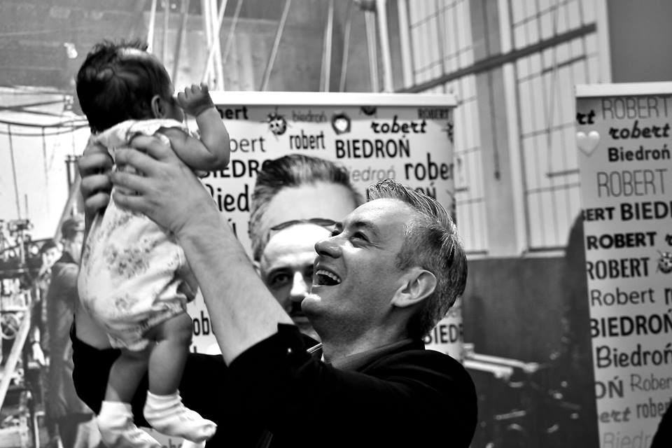 RobertBiedron's tweet photo. A mówią, że młodzi nie garną się do polityki... 😊 https://t.co/EcffrTT8y3