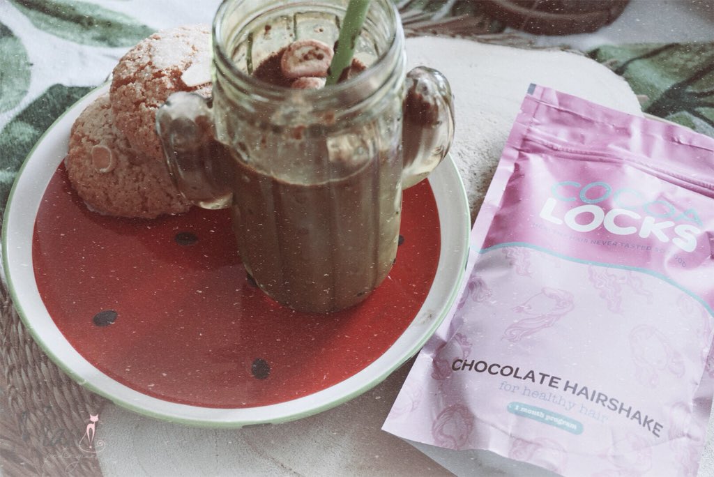 SandraMiau1876's tweet image. Monday morning...🍫
Ahora en veranito apetece tomar un @cocoalocks fresquito😛a mi me gusta tomarlo con leche de avena y bien frío 
Tiene vitaminas para sentirme bien y que mi cabello esté más fuerte y brillante💁🏼‍♀️
#cocoalocks #hairshake @FoodPorn