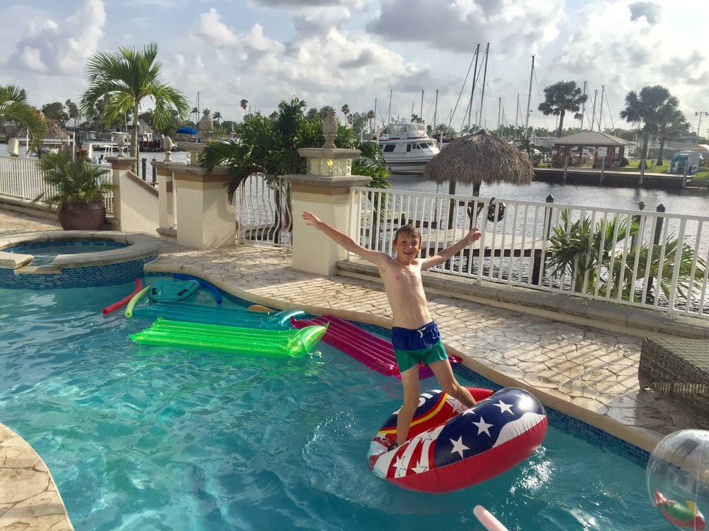 jkennedysmith's tweet photo. Back to #CapeCoral now for the rest of the hols on the #gulfcoast after our mini tour of #Florida #villawithaview https://t.co/ccQ1gqVgE1