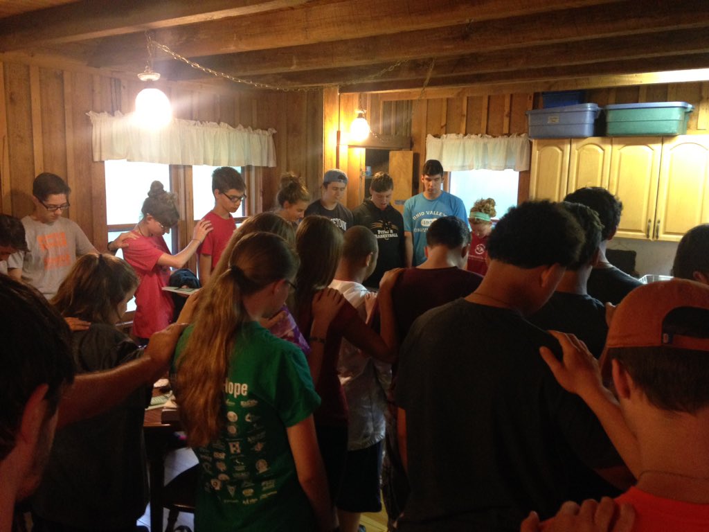 trinityyouthmh's tweet photo. Starting our day with prayer.
.
.
.
#trinityyouthmissionteam2018 #trinityyouthservesky #cleftrock @adventureserve https://t.co/myTq2BmrRr