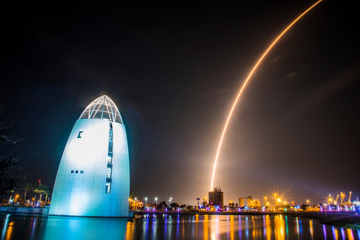 3c3p3d's tweet photo. My two shots from @SpaceX launch 7-22-18 Prefer the first one. But like both. Different lenses, different results. #CocoaBeach #ExplorationTower #PortCanaveral https://t.co/jjA8mHwZo3