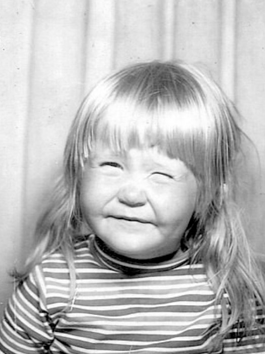 stacyherbert's tweet photo. Can you believe I was ever so adorable. LOL. This is me at 4 years old, photo booth on Coney Island. https://t.co/tR6IF36ih6