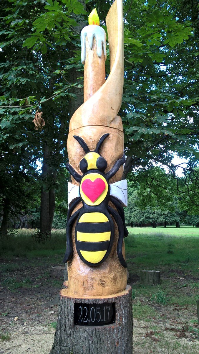 OneTrafford's tweet photo. Visit Trafford's #BeeInTheCity at @Longford_Park, Stretford! The commemorative piece was installed last year, alongside the beautiful gardens! #NationalParksWeek #LoveParks #TraffordParks https://t.co/FyFiTAi5sP