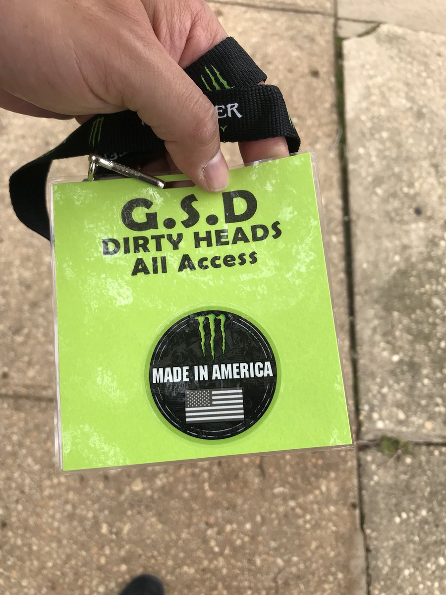 DJAndyRivera's tweet photo. I worked helping out at the Dirty Heads show in seaside yesterday by Monster Energy. What a great show. I even got to play cornhole with the band haha. Good times. https://t.co/tpHWVC2tgB