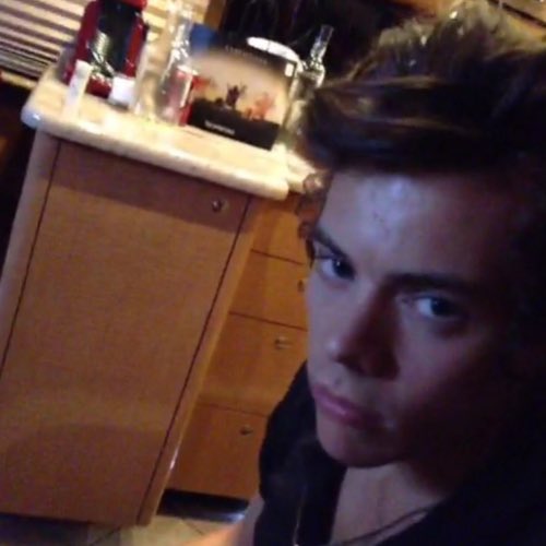 NightfallStar_'s tweet image. e aí @onedirection serasi podemos
#1DReleaseInfinityVideo 
#8YearsfOneDirection