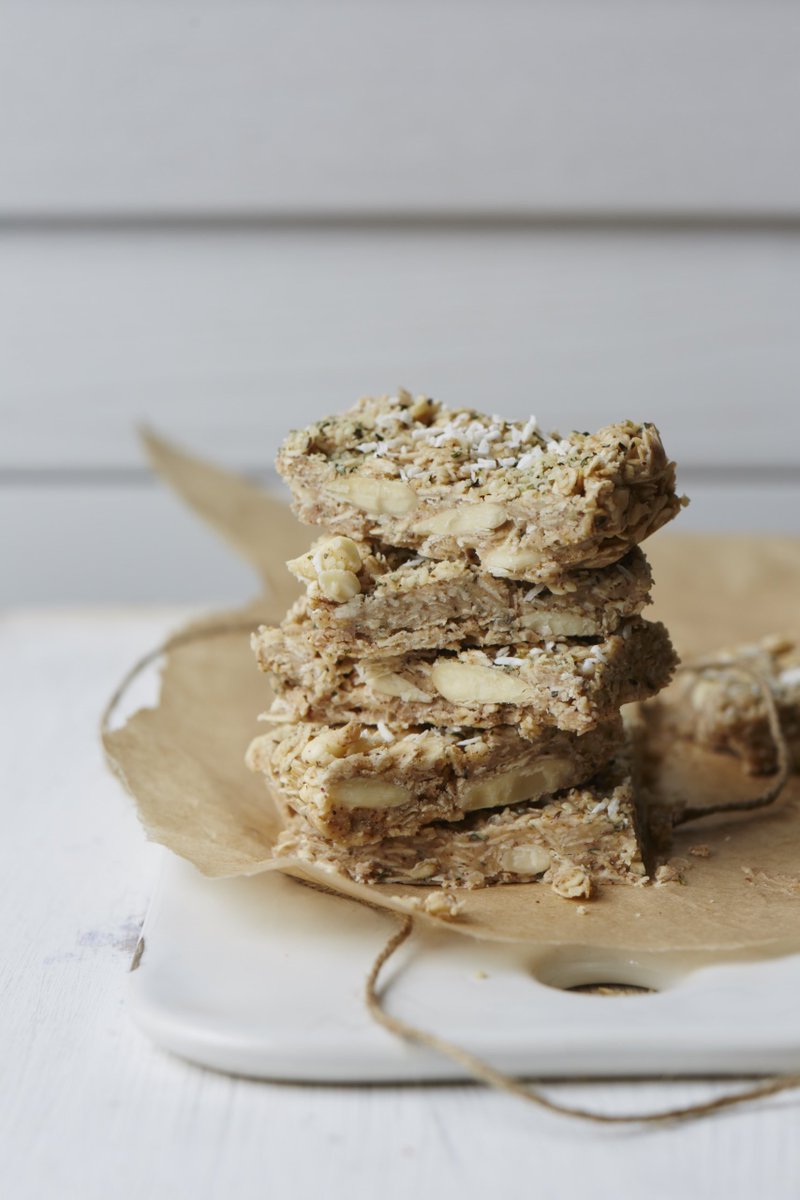 We're not sure why these almond energy bars taste like white chocolate but they do! This is one to have up your sleeve when you need a pick me up 👍 bit.ly/2qlUdGz