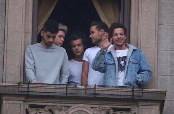 esttylinson's tweet image. nunca deixem essa sequência de fotos morrer #1DReleaseInfinityVideo