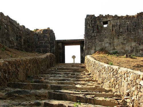 Just when they were about to call it a victory, Chowta attacked with 200 of her chosen men. There was chaos all around and many portuguese lost their lives even without a fight. General João Peixoto was assassinated, 70 portuguese were captured and the rest just ran away.