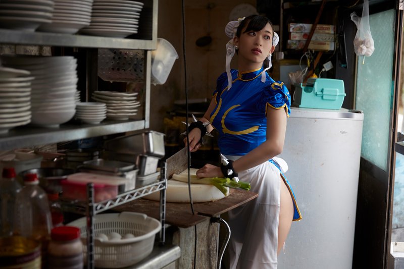 AttractMode's tweet photo. And in the other corner, we have a Chun-Li cosplayer working at a Chinese restaurant (via https://t.co/rFozMX5XQc) https://t.co/4qmLqE4EA9